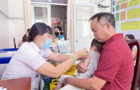 Bộ Y tế: Khẩn trương rà soát, tổ chức tiêm bù, vét vaccine cho trẻ chưa được tiêm phòng sởi